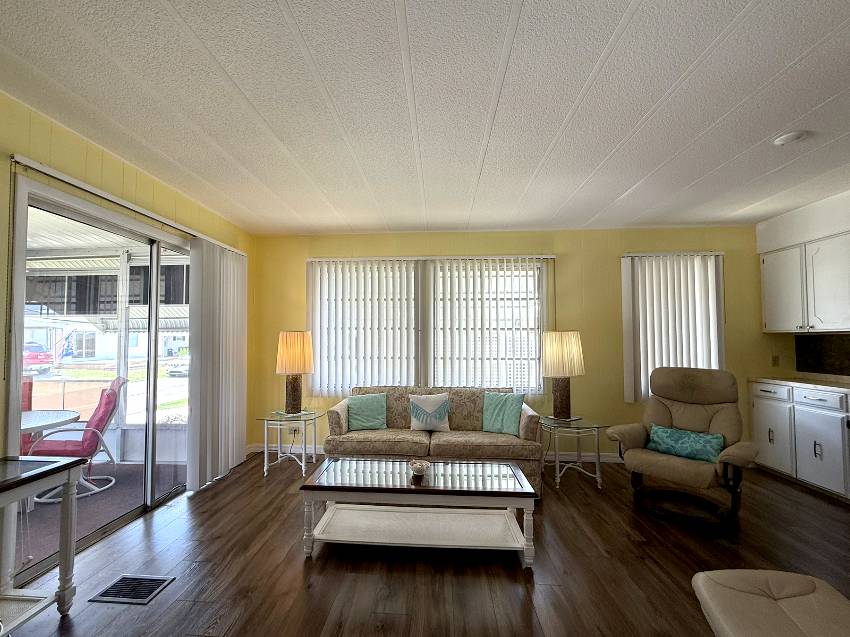 390 Peppertree Ln a Ellenton, FL Mobile or Manufactured Home for Sale